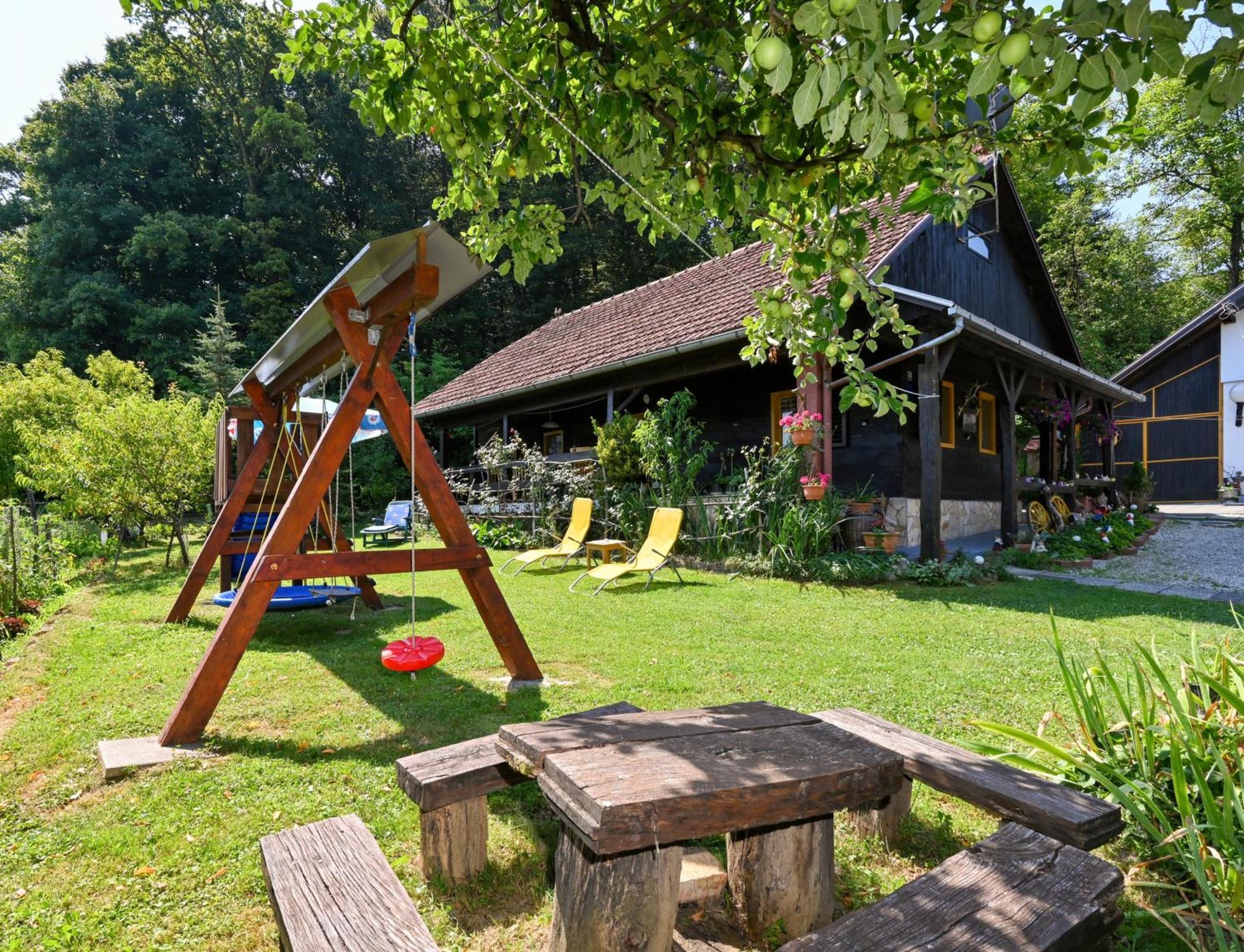 Kuca Viola, Traditional Wooden House In Tuhelj Exteriér fotografie